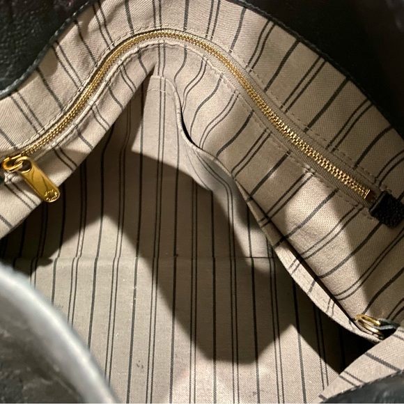 Louis Vuitton Artsy MM - Picture 13 of 16